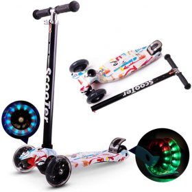 طفل سكوتر أدى