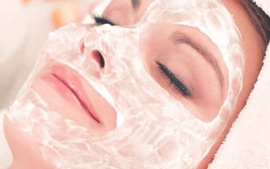 وصفة لتبيض الوجه من اول مرة بالنشا